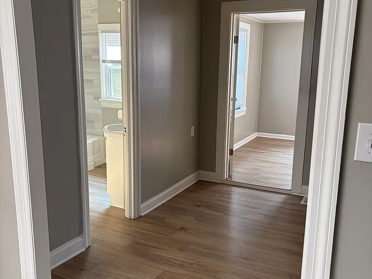 213 Rose Ave — Photo 4