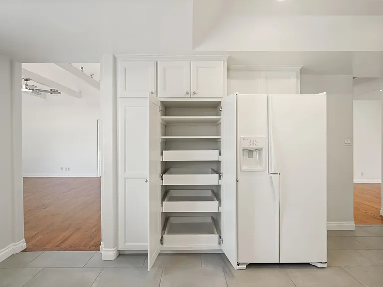 22055 Del Valle St — Photo 22