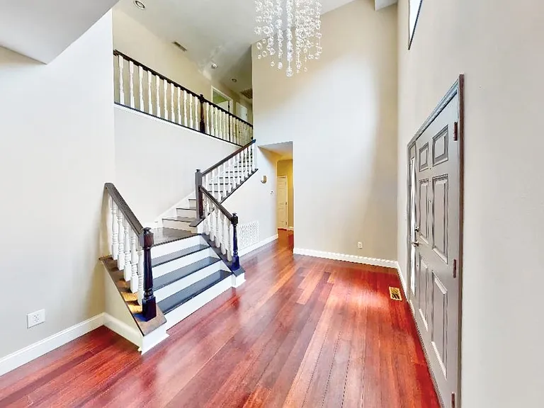 425 New Parkside Dr — Photo 7