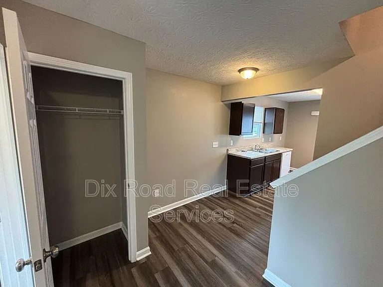 424 W Kemper Rd — Photo 8