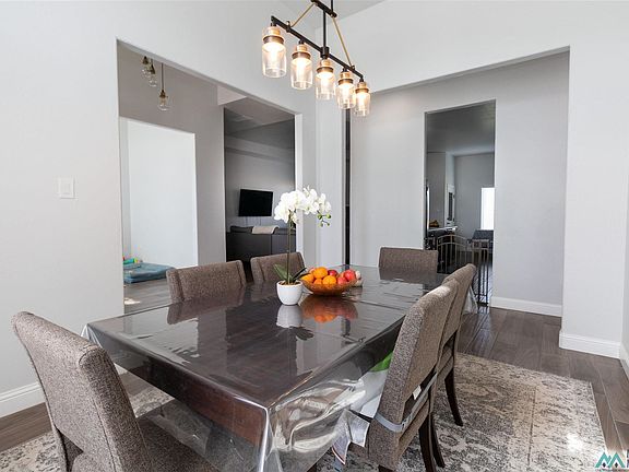 3rd image of 1006 Leslie Ln