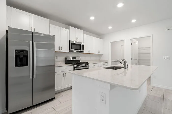 5 bed, 3.0 bath, 2389 sqft, $2,650 — Photo 4