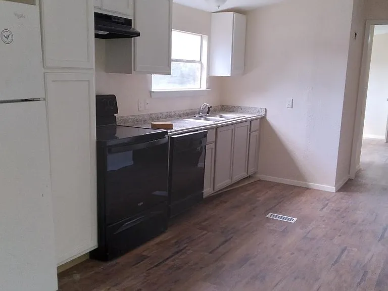 425 Young Rd — Photo 9