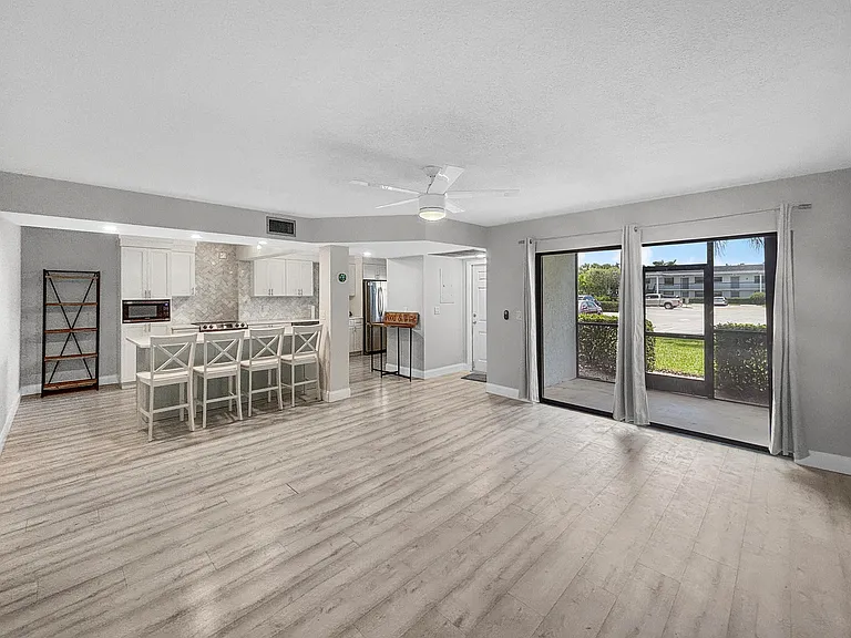 1291 SE Parkview Pl — Photo 5