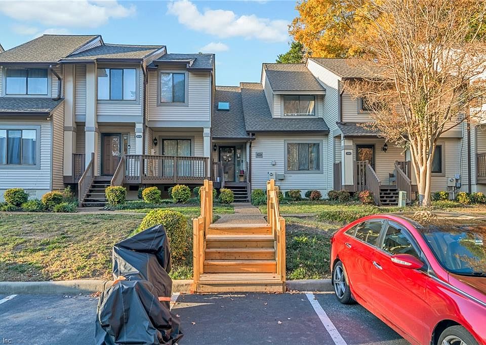 1st image of 222 Bridgewater Dr