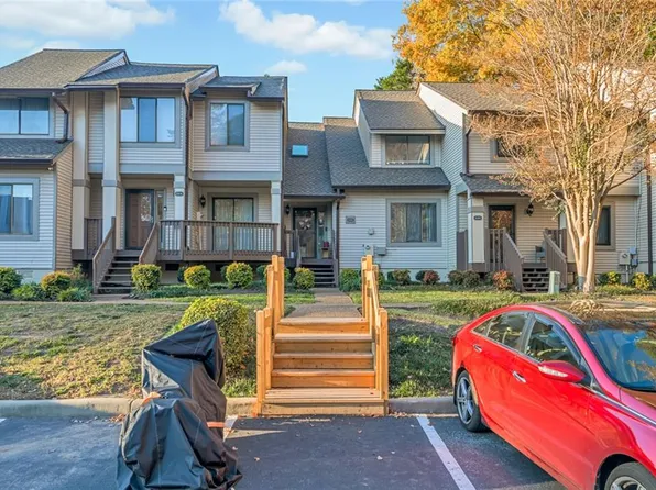 222 Bridgewater Dr, Newport News, VA 23603