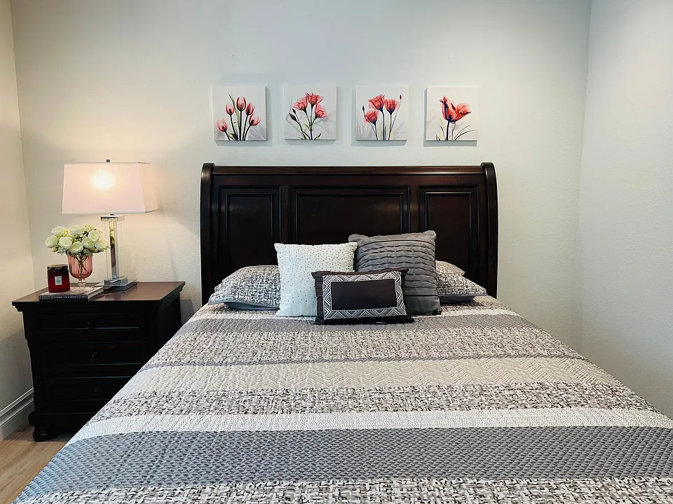 5573 Playa Del Rey