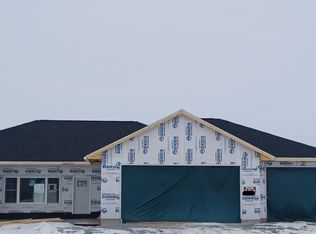 186 Meadowlark Ln, Luxemburg, WI 54217