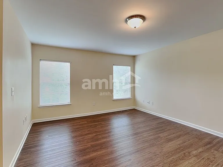 1324 Lombar St — Photo 9