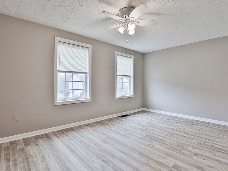 54 Vandora Dr — Photo 12