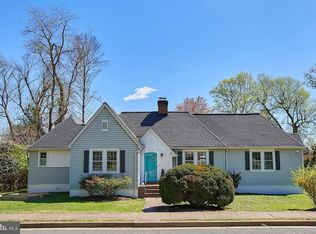 104 W Rosemary Ln, Falls Church, VA 22046