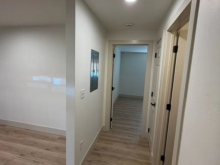 218 W Nevada St — Photo 43