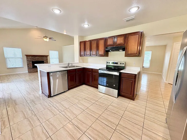 2813 Rolling Broak Dr — Photo 12