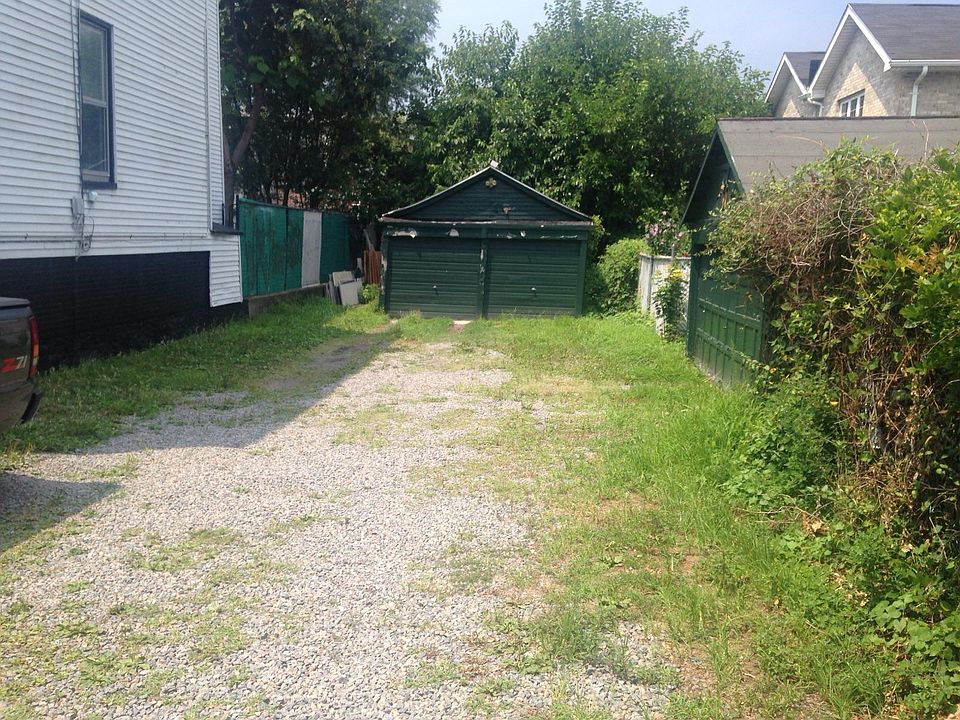 2nd image of 39-12 54 St
