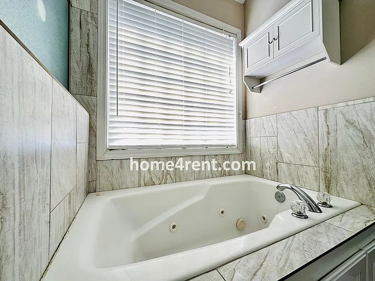 8310 NW 77th Ter — Photo 27