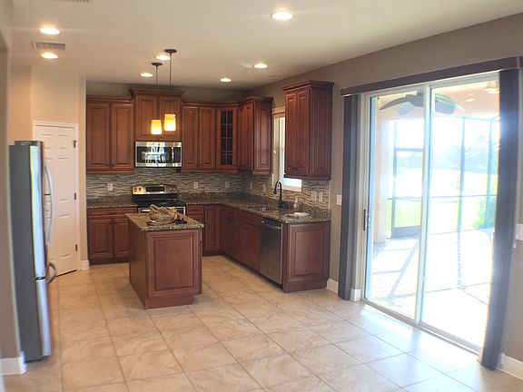 Sneak peek - great kitchen!
