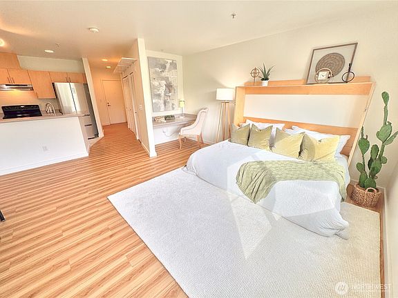 2nd image of 19500 Ballinger Way NE #401