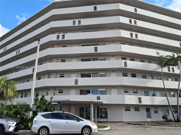 1750 NE 191st St APT 104-1