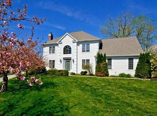 22 Trumbull Ln, West Hartford, CT 06117