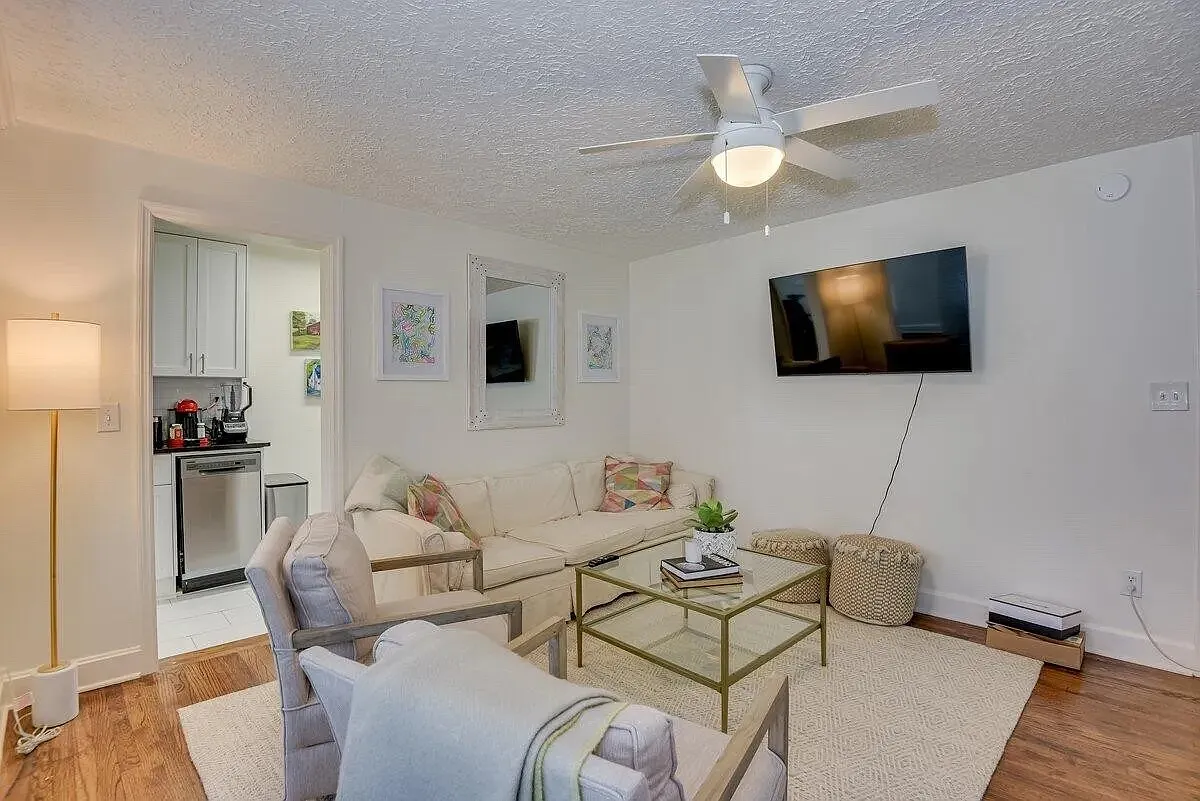 1 bed, 700 sqft, $1,450 — Photo 3