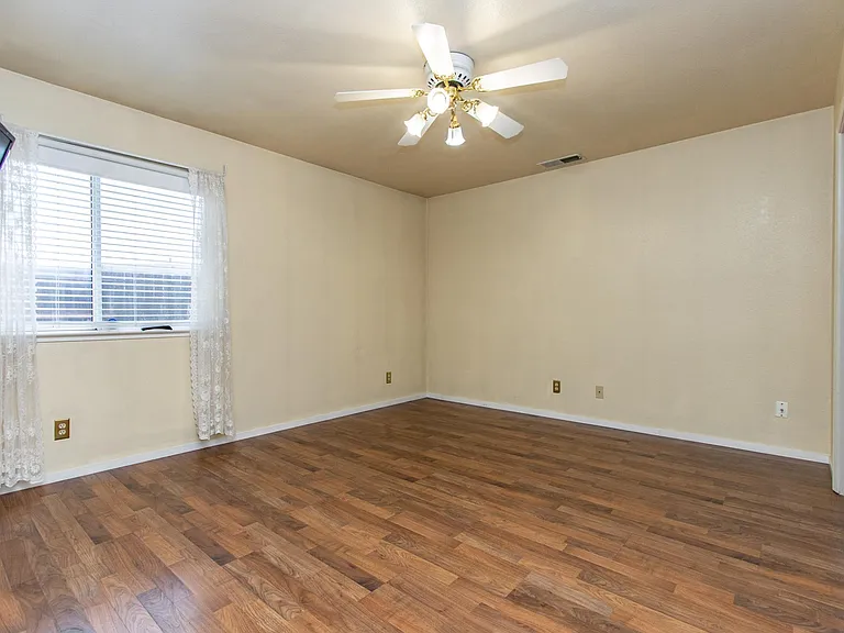 19526 Dover Dr — Photo 14