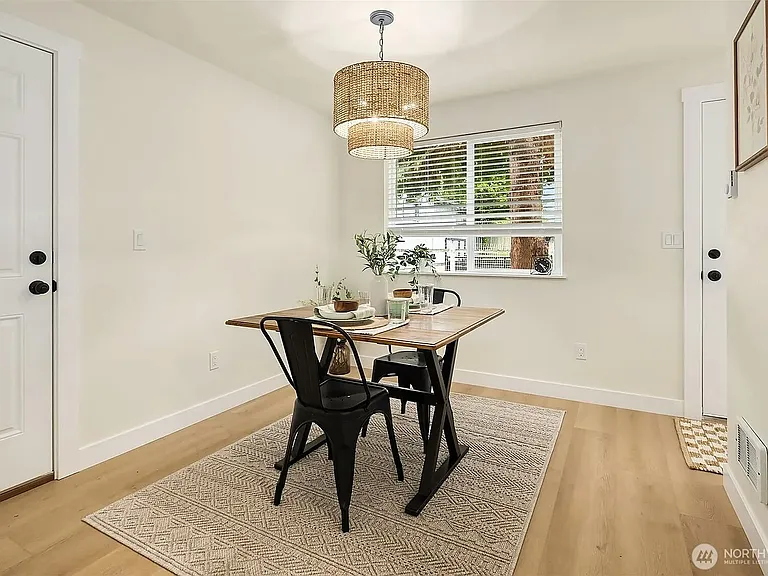 2515 Summit Ave — Photo 2