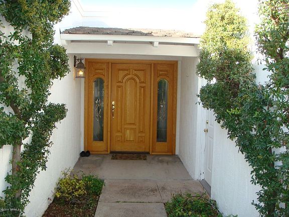3rd image of 8 E Tam Oshanter Dr