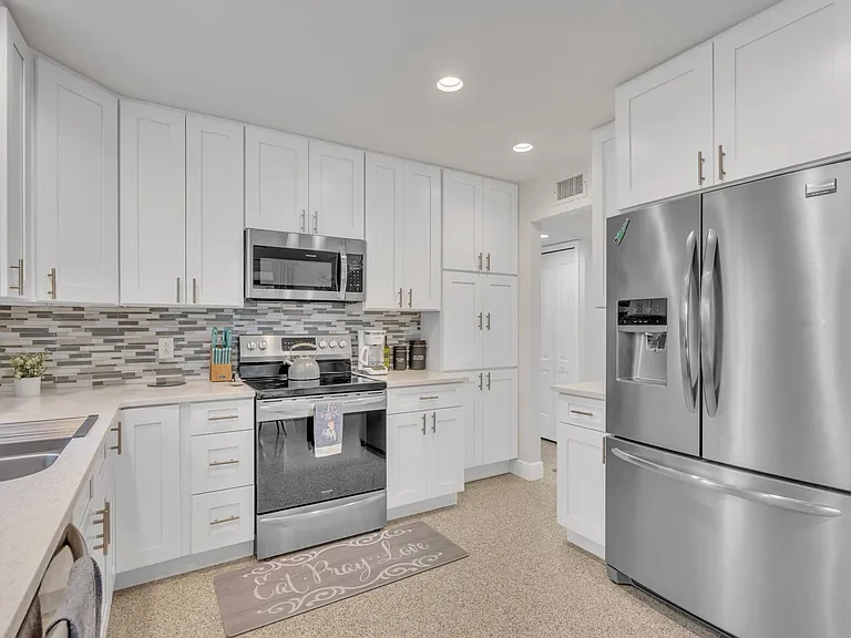 2414 Nassau St — Photo 15