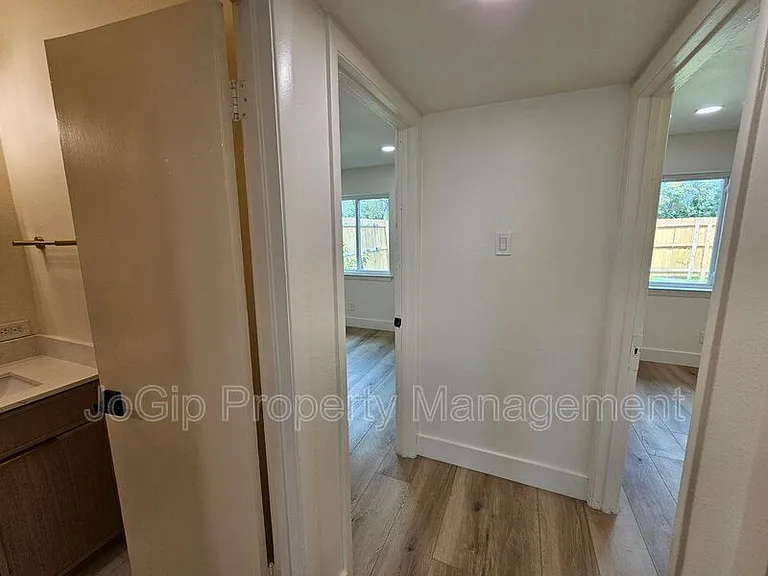 1727 R Ave — Photo 9