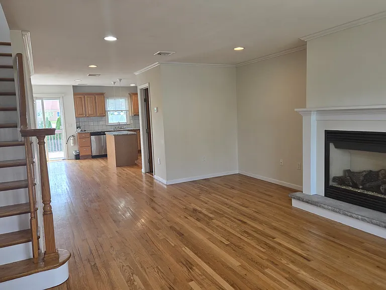 26 Columbus Dr #A — Photo 3