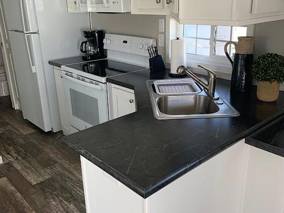 5th image of 2580 NE Indian River Dr #9