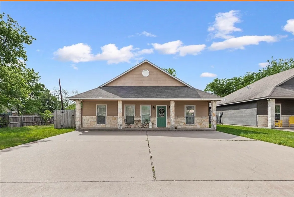 4 bed, 1920 sqft, $2,840 — Photo 1