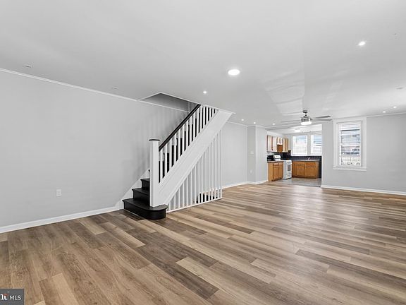 3rd image of 422 Arbor Rd