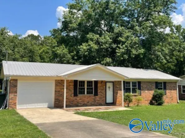 899 Hancock Dr E, Scottsboro, AL 35769