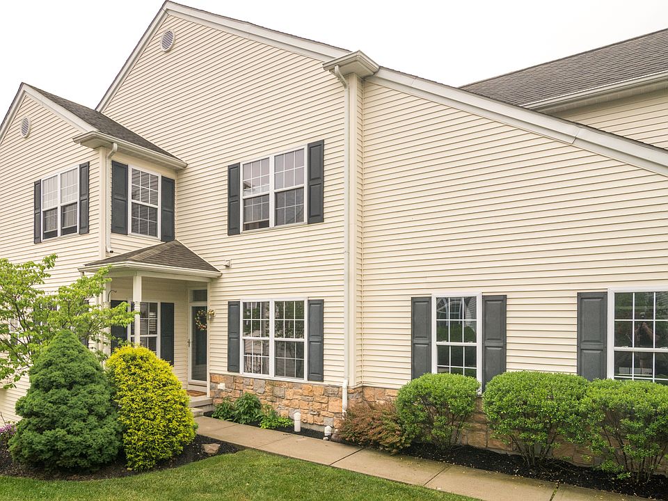 1st image of 13 Cobblestone Dr