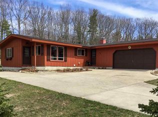 626 W Bluff Dr, Harbor Springs, MI 49740