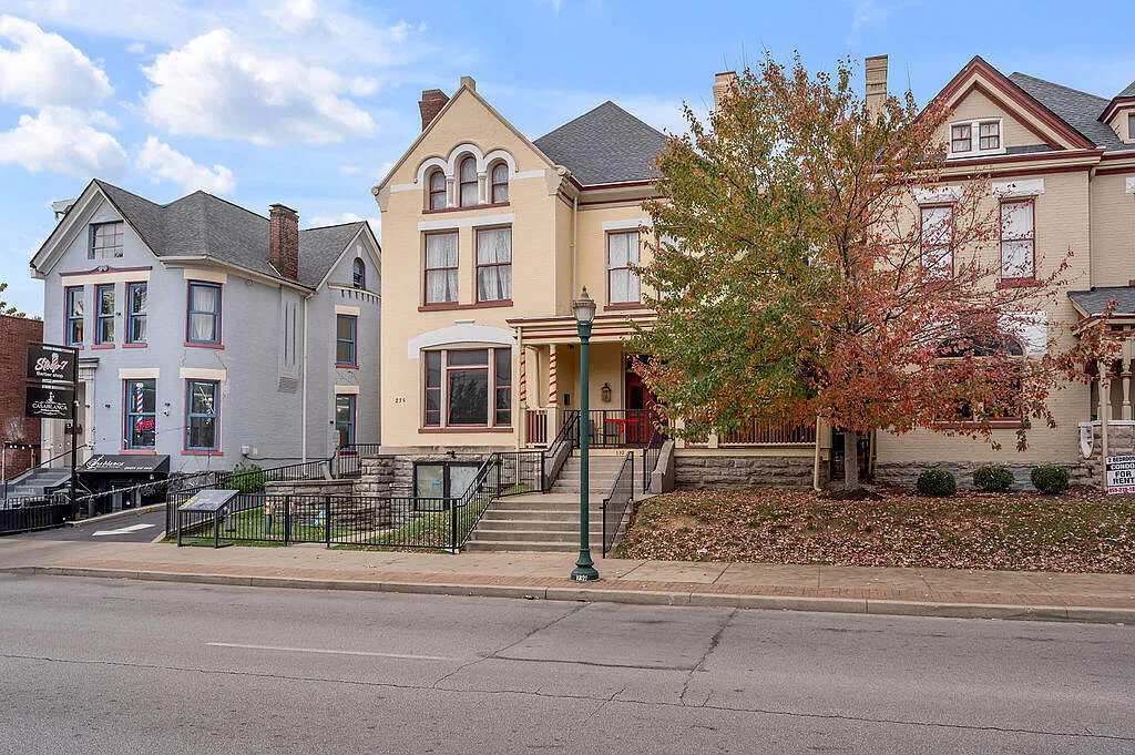 1 bed, 1.0 bath, 1170 sqft, $1,650 — Photo 2