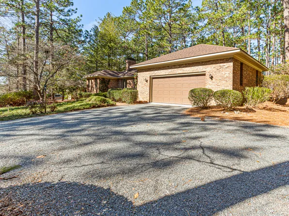 45 SW Lake Forest Dr, Pinehurst, NC 28374