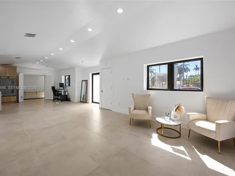 1141 Hollywood Blvd — Photo 16