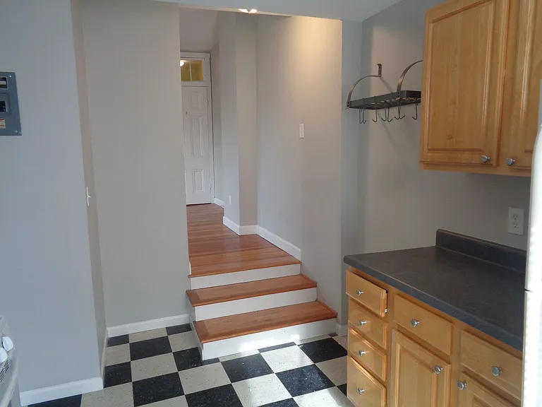 713 W. 33rd St. — Photo 9
