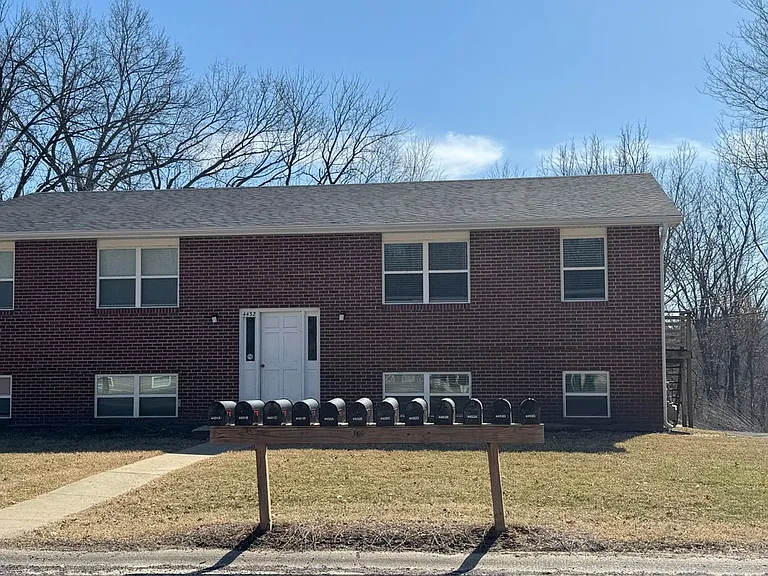 4432 W Bellview Dr — Photo 1
