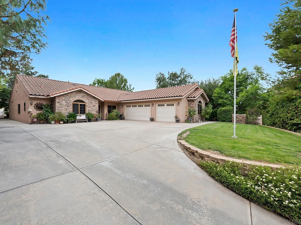 1st image of 25617 Bellemore Dr