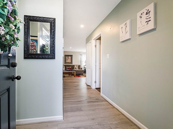 4th image of 105 Crosskeys Way
