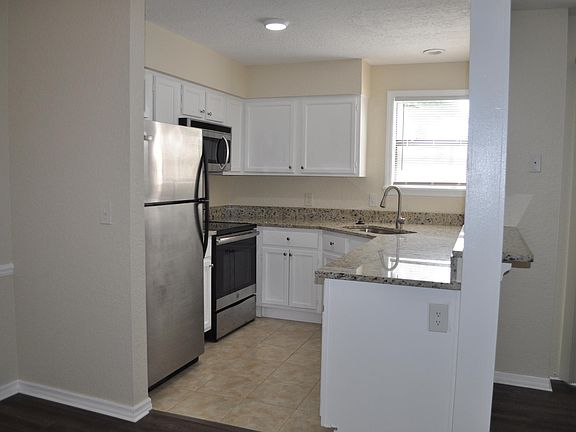 2nd image of 3008 Antique Oaks Cir APT 107