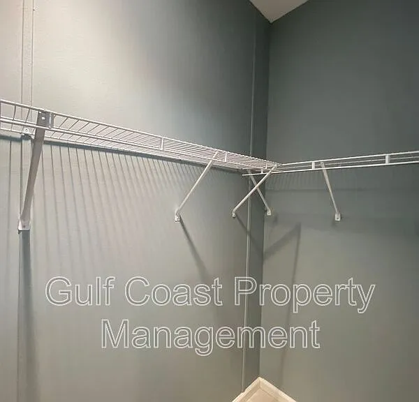 3200 Holly Ave — Photo 34