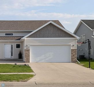 947 Eaglewood Ave W, West Fargo, ND, 58078