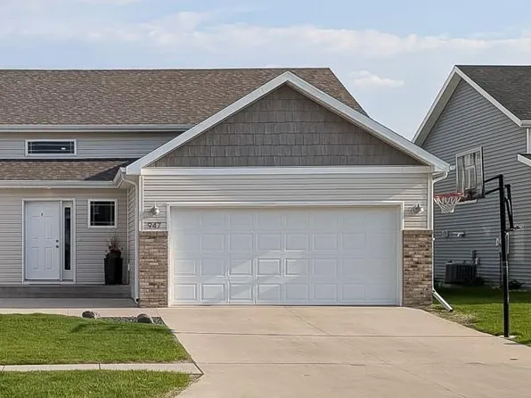 947 Eaglewood Ave W, West Fargo, ND 58078