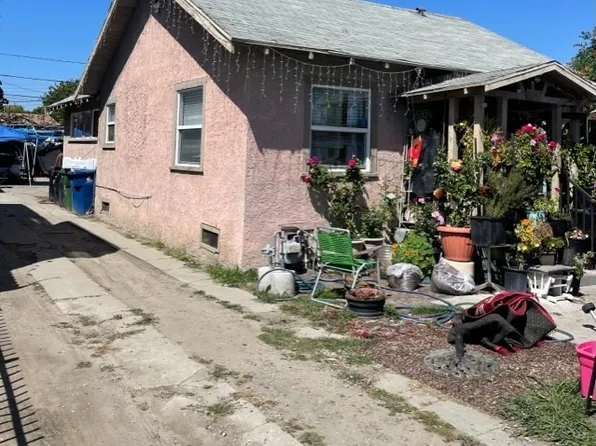 207 E 94th St, Los Angeles, CA 90003