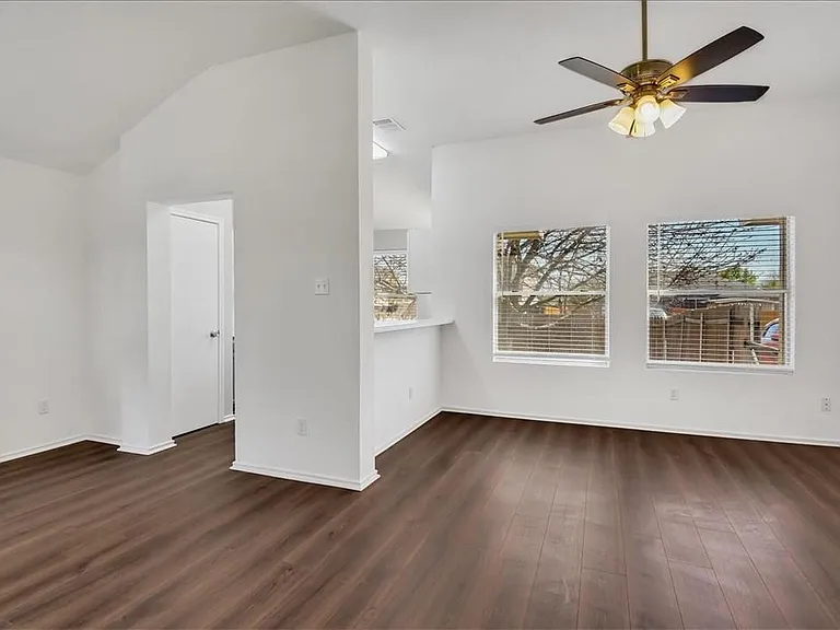 1101 Disraeli Cir — Photo 6