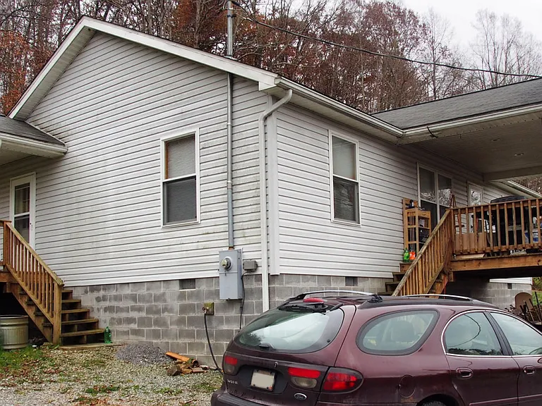 461 Elliott Ave — Photo 1